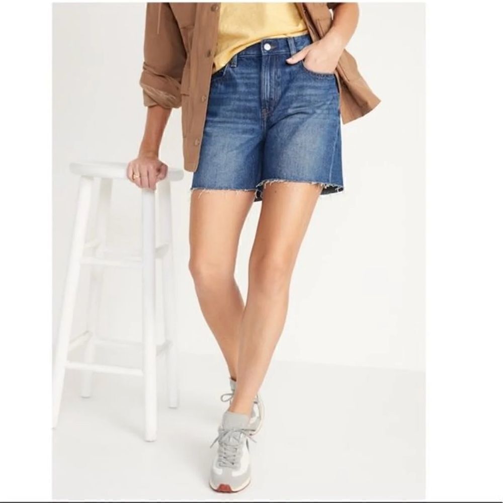 Old Navy High Waisted Straight Cut Off Dark Wash Jean Shorts Size 4